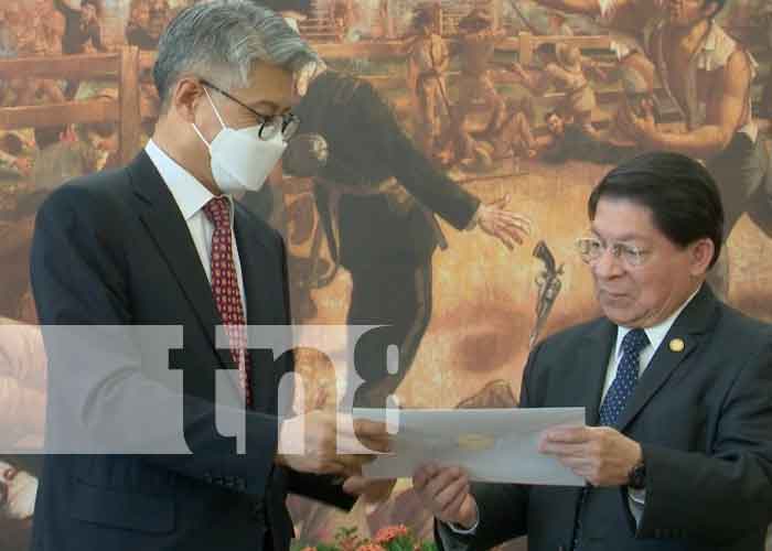 Nuevo embajador de Corea presenta copias de estilo a embajador de Nicaragua