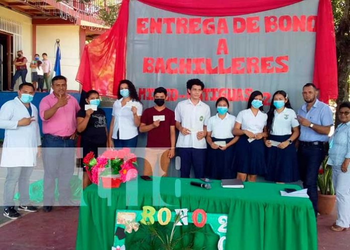 Entrega de bonos a estudiantes de Matiguás, Matagalpa