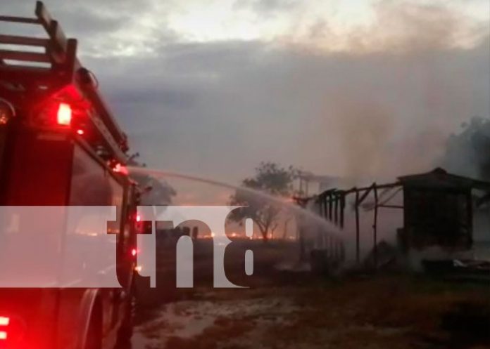 Bodega de polígonos carretera Masaya a Managua sufre incendio