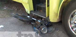 Carazo: Motociclista grave al quedar bajo las llantas del bus Jinotepe-Masaya
