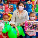 Entrega de juguetes a niños y niñas de Chinandega