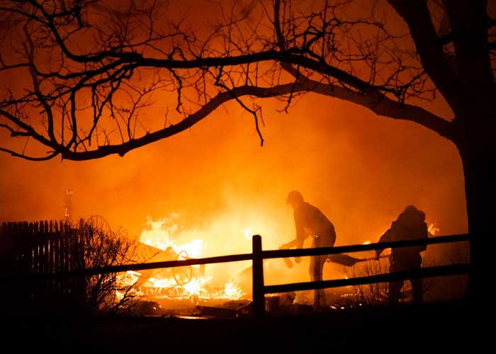 Masivo incendio en Colorado que ha destruido casas
