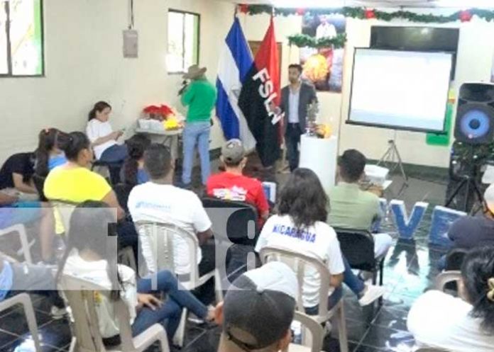 Capacitación a jóvenes de Nicaragua sobre montaje de eventos