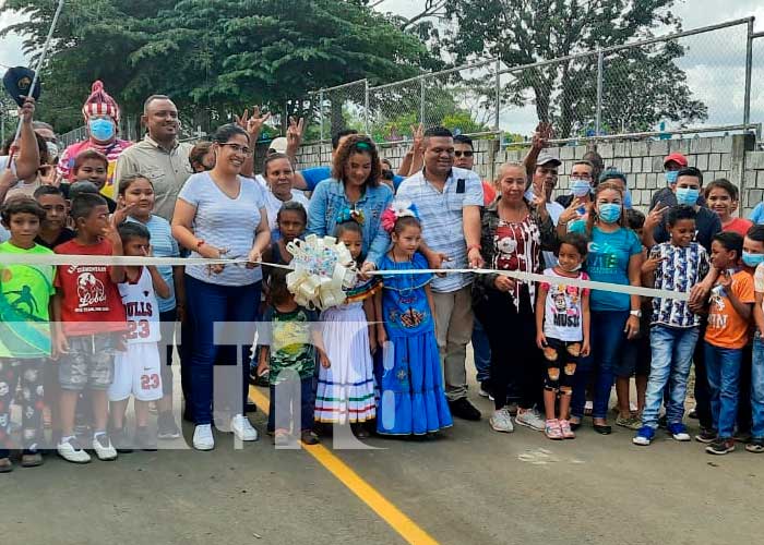 Familias del barrio Laureles Sur del distrito Vll de Managua inauguran 5 cuadras de calles