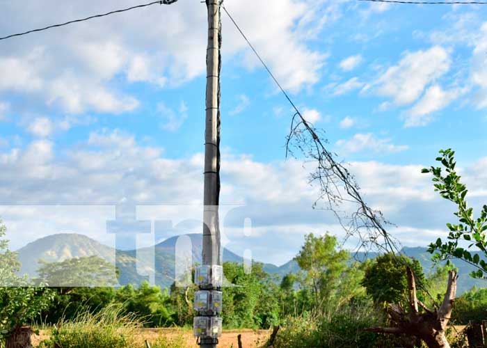 Autoridades de León en Nicaragua inauguran energía eléctrica 