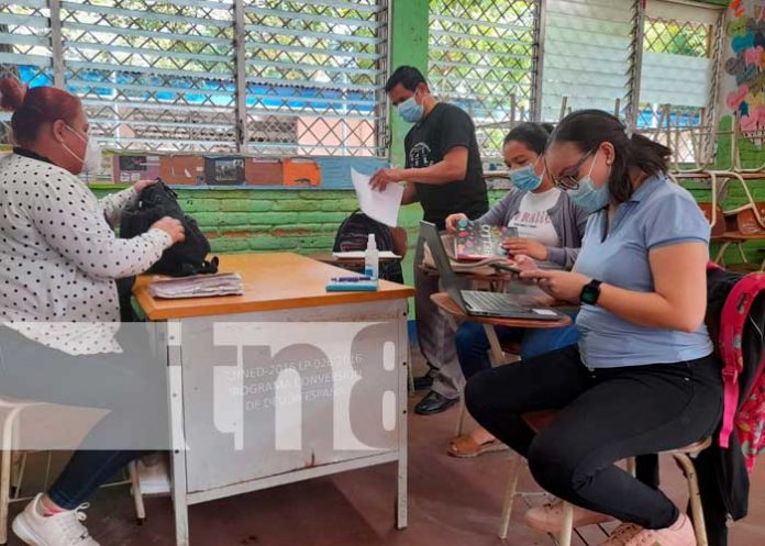 Capacitación a docentes en colegios de Managua