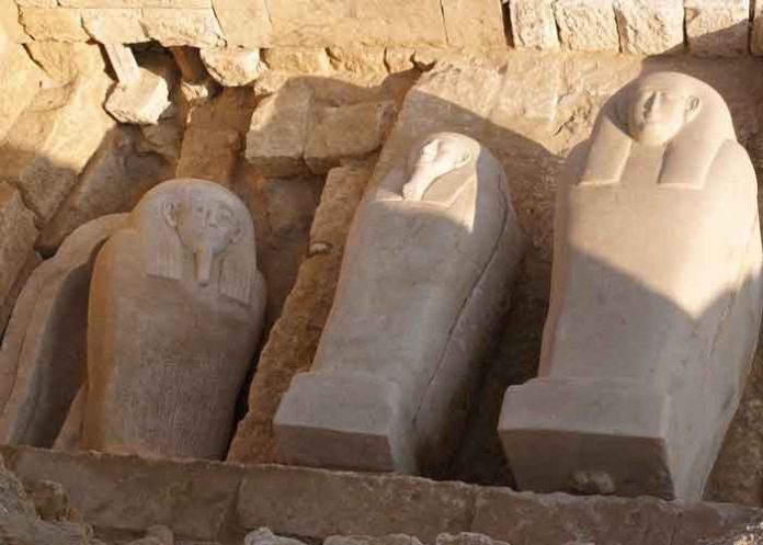 ¡Asombroso hallazgo! En Egipto encuentran restos humanos con lenguas de oro