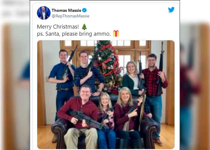  congresista de Estados Unidos  y su familia posaron con rifles de asalto 
