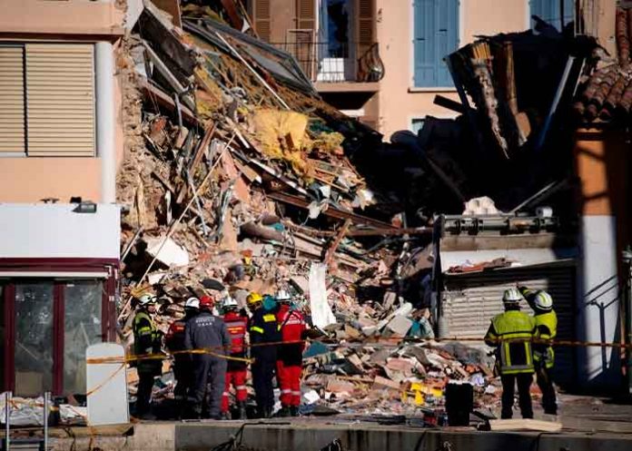 Derrumbe de edificio deja al menos un muerto y 2 desaparecidos en Francia