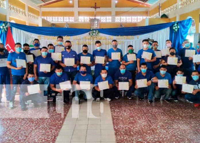 Entrega de certificados por alfabetización en Penitenciario de Granada