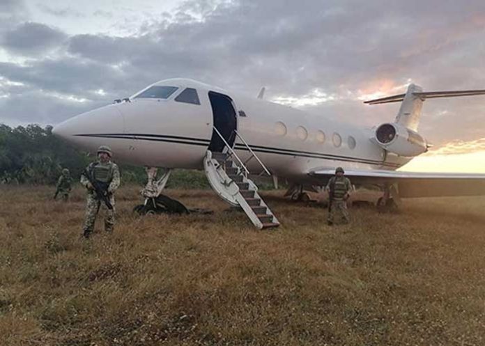 Abandonan avioneta con tonelada de cocaína en frontera de Guatemala