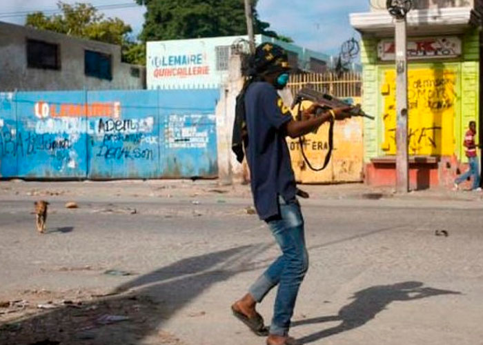 Al menos un muerto y diez heridos en Haití por choques de pandillas 