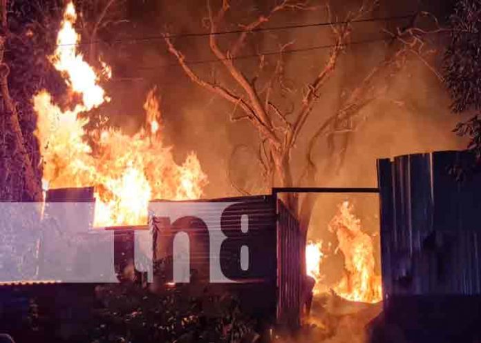  Incendio consume maderería en comarca de la carretera a Masaya 
