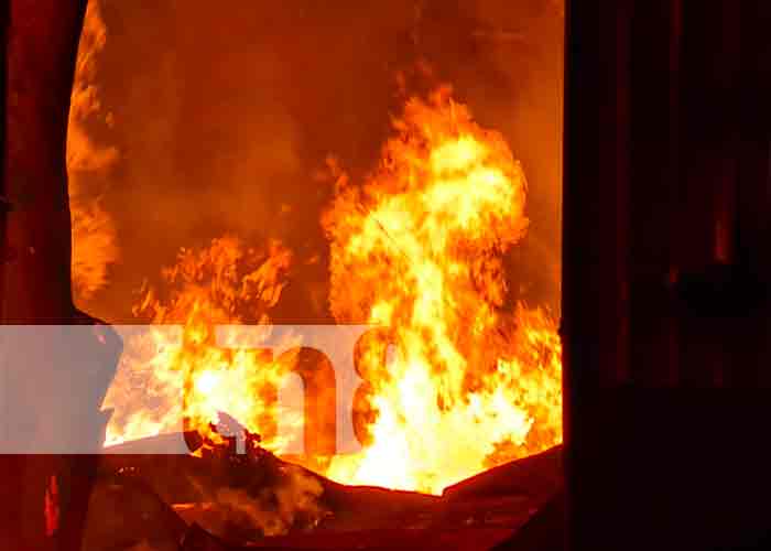 Incendio consume maderería en comarca de la carretera a Masaya