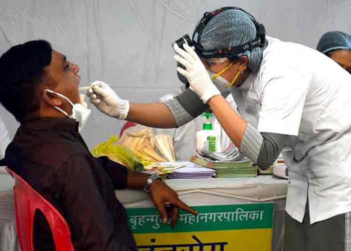 La India confirma más de 100 casos de ómicron y alerta a la población