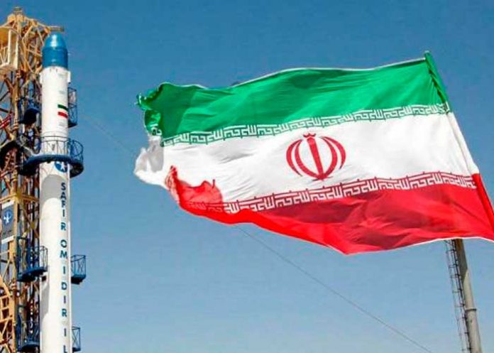 Representación de planta nuclear en Irán