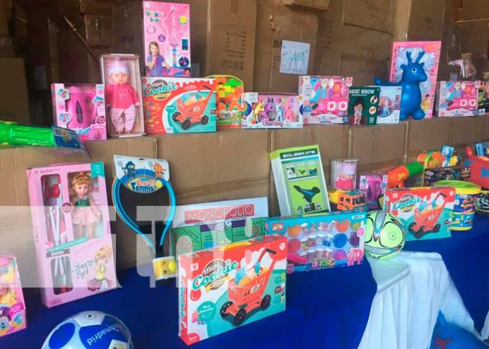 Bodega con juguetes para distribuir en Nicaragua este diciembre
