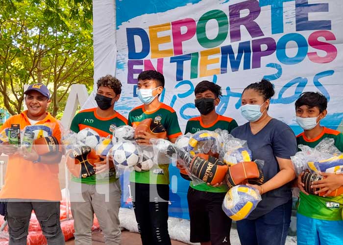 Entrega de kits deportivos a equipos jóvenes en Nicaragua