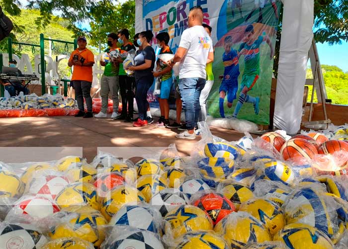 Entrega de kits deportivos a equipos jóvenes en Nicaragua 