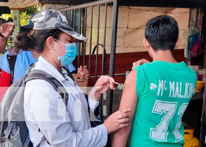 Aplicación de vacuna contra el COVID-19 en Esquipulas, Managua