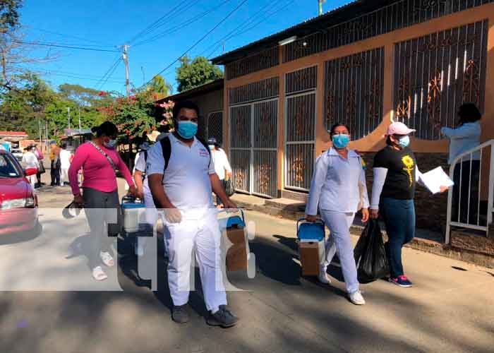 Familias del Distrito VI en Managua reciben vacunación casa a casa