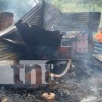 Voraz incendio deja a la intemperie a humilde familia en Matagalpa
