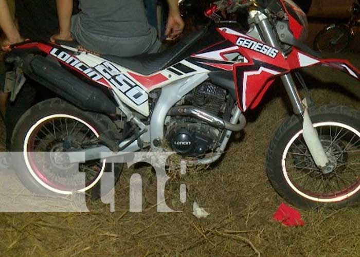 Motociclista cayó en un cauce de Managua