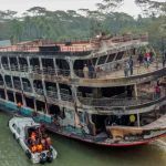 Al menos 36 muertos en un incendio de un barco en Bangladesh