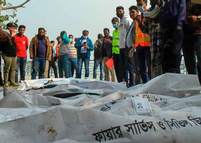 Al menos 36 muertos en un incendio de un barco  en Bangladesh