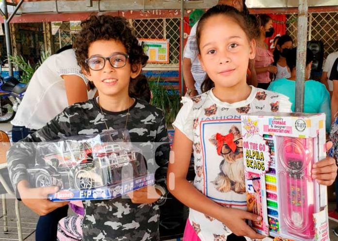 Niños de Nueva Segovia reciben sus juguetes