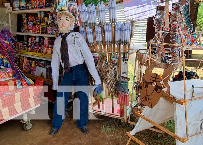 Puestos para la venta de pólvora en Managua
