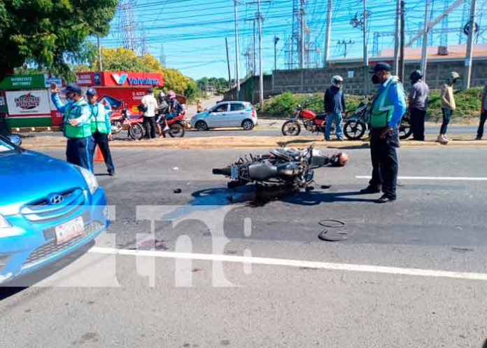 Motociclistas graves al pegar de frente en el sector de Ciudad Sandino