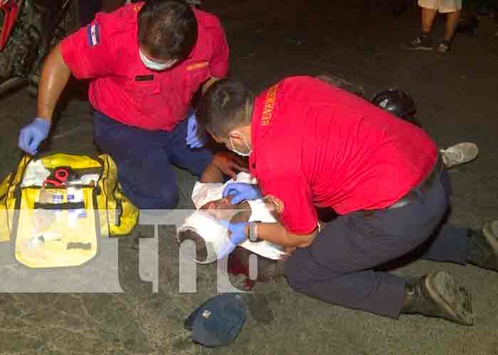 Motociclista terminó con golpes en accidente de tránsito en Managua