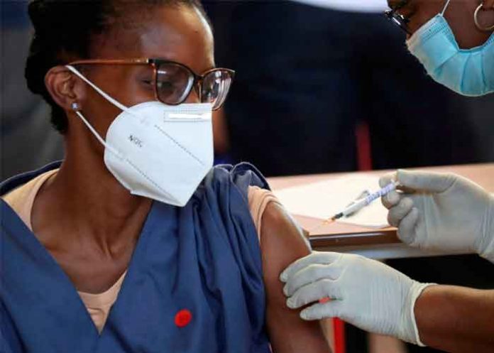 Debates y polémicas en Sudáfrica ante eventual vacunación obligatoria