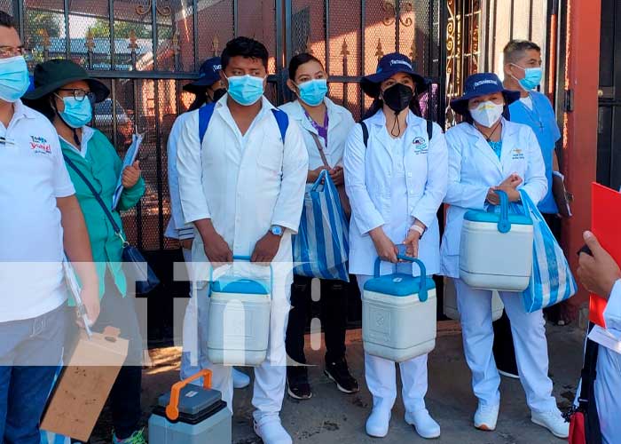 Aplican vacunas contra el COVID-19 en San Judas, Managua