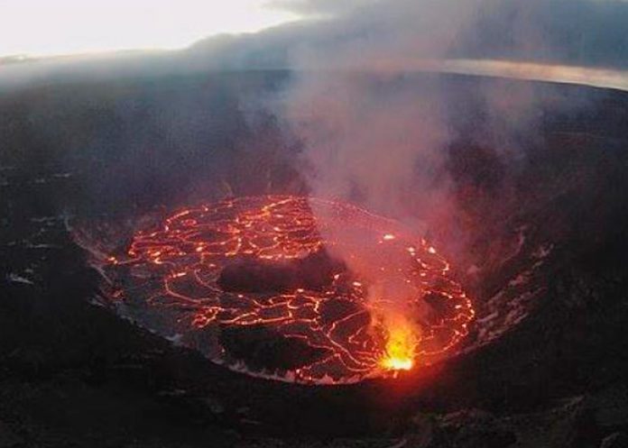 Un hombre de 75 años muere tras de caer en el volcán Kilauea en Hawái