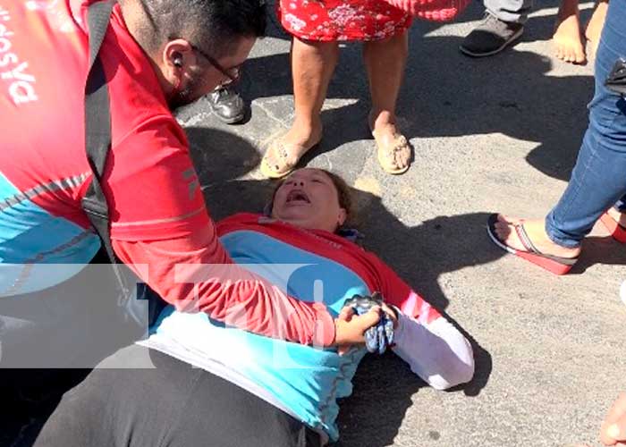 Repartidora es colisionada por un motociclista en Managua