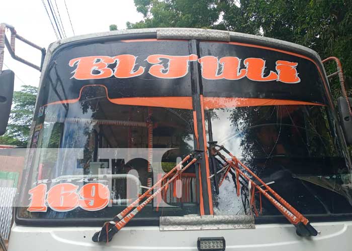 Motociclista grave tras ser atropellado por un bus en Managua