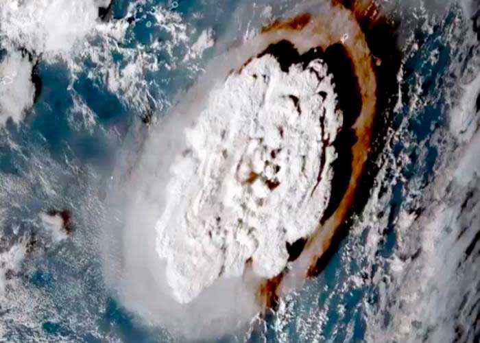 Tsunami golpea las costas de Tonga luego de fuerte erupción de volcán 