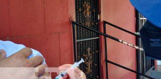 Aplican vacunas contra el COVID-19 en San Judas, Managua