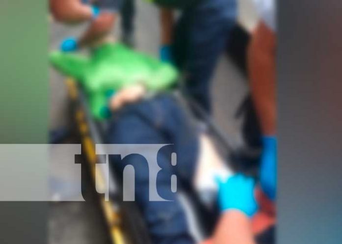 Motociclista grave tras ser atropellado por un bus en Managua