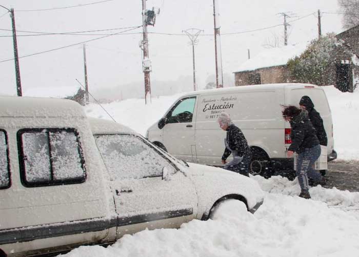 Fuerte nevada en una estación de montaña de Pakistán deja 21 muertos y afectados.