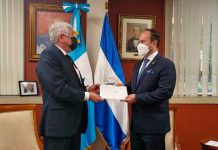 Presentan Copias de Estilo al Canciller de Guatemala