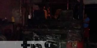 Mototaxi se prende en llamas en Carazo