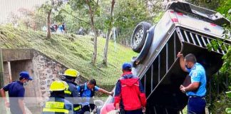 Supuesta mala maniobra provocó accidente vial de una camioneta en Jalapa