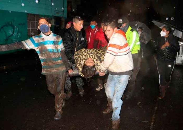 Seis personas murieron a causa del desborde de un río en Ecuador