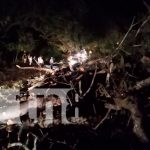 Trafico paralizado por caída de árbol en la carretera Comalapa, Juigalpa