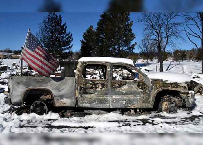 Los escombros calientes ahora cubiertos por la nieve han obstaculizado los esfuerzos de rescate por parte de las autoridades de Colorado