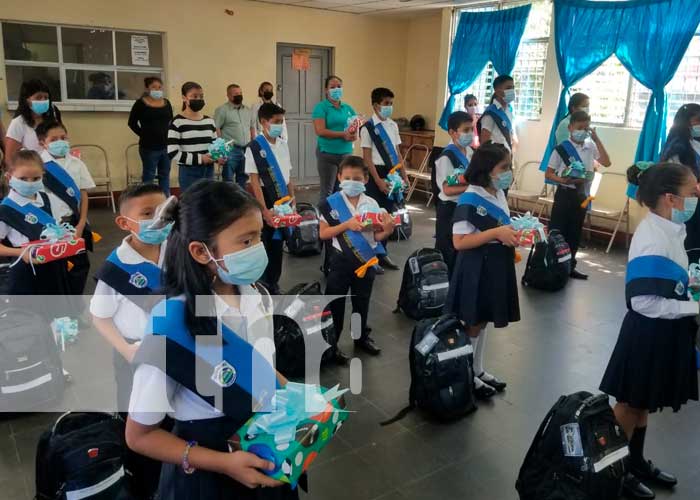 Policía Nacional en Matagalpa entrega útiles escolares