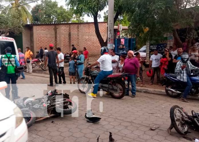 Conductores de Juigalpa con lesiones graves tras colisionar en motocicletas